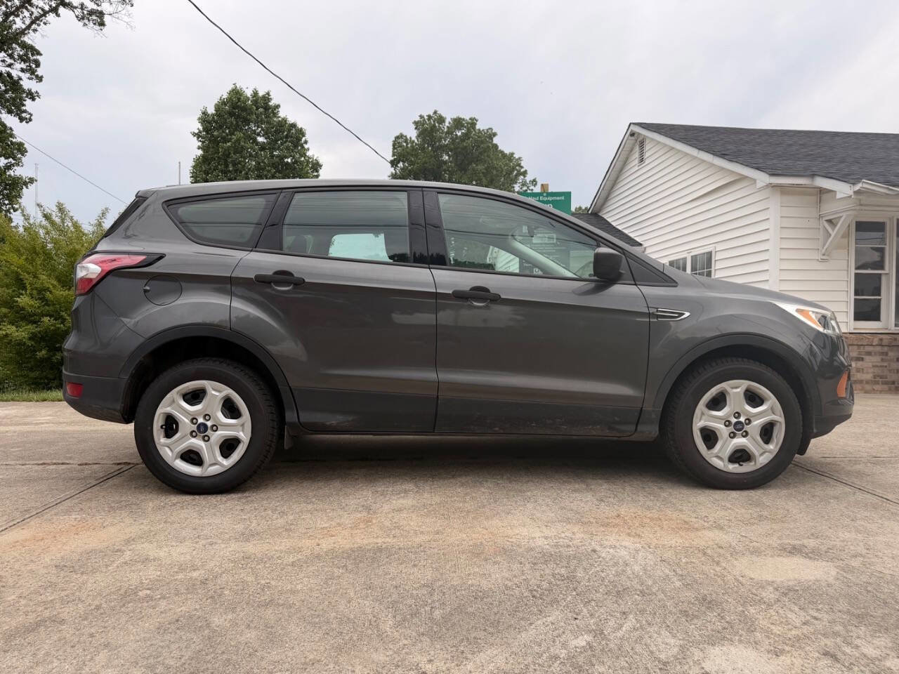Used 2017 Ford Escape S FWD image 4