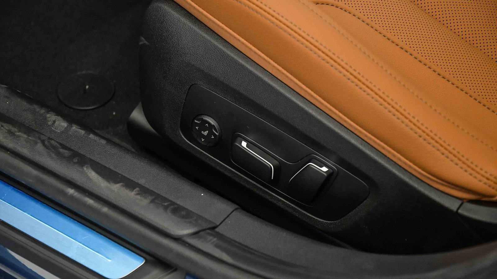 New 2026 BMW 330i Sedan w/ Premium Package image 23