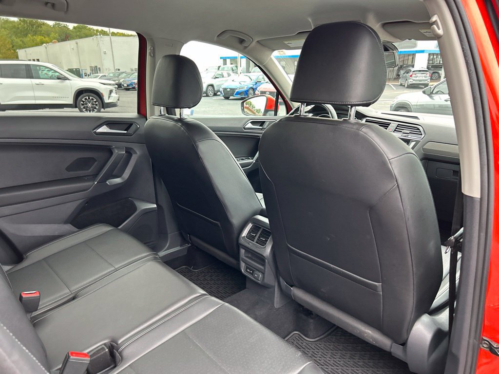 Used 2018 Volkswagen Tiguan SE AWD/4WD image 40