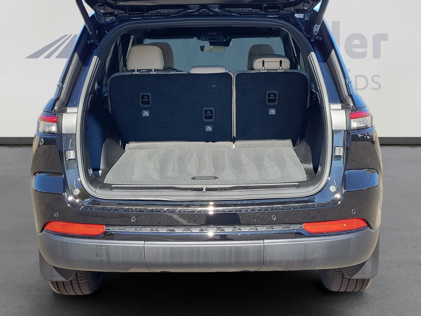 New 2025 Jeep Grand Cherokee Limited w/ Black Appearance Package image 31