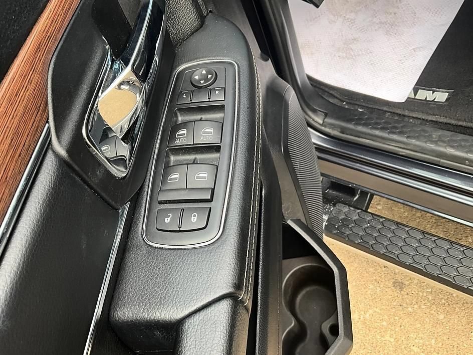 Used 2016 RAM 1500 Laramie w/ Convenience Group AWD/4WD image 16