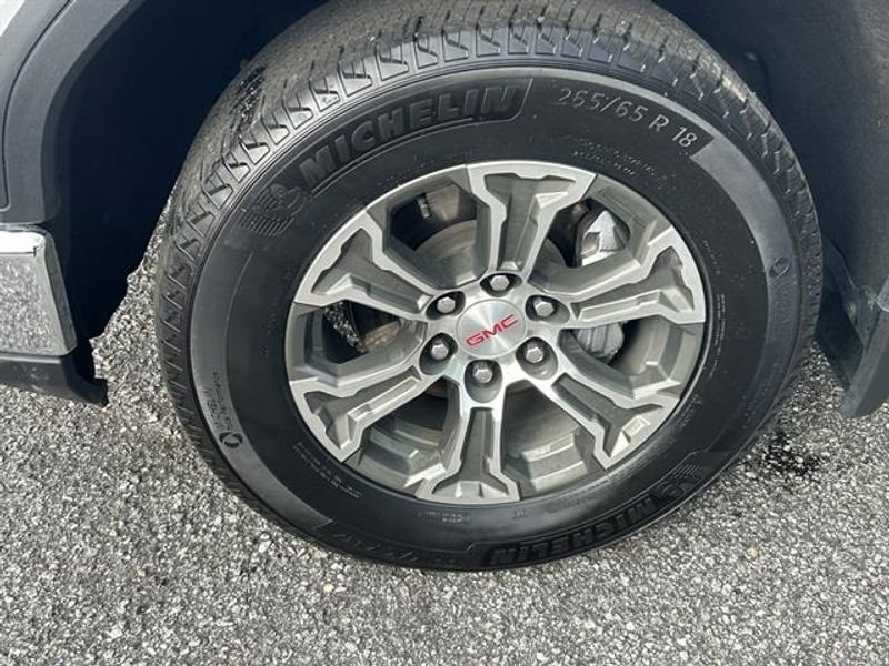 Used 2025 GMC Sierra 1500 SLT AWD/4WD image 33