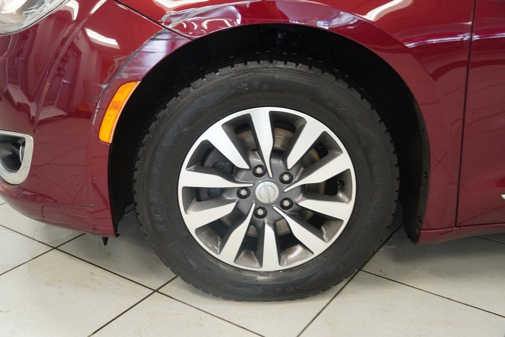 Used 2020 Chrysler Pacifica Touring-L Plus image 16