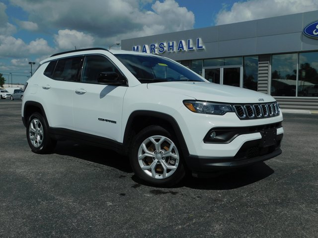 Used 2024 Jeep Compass Latitude AWD/4WD image 2
