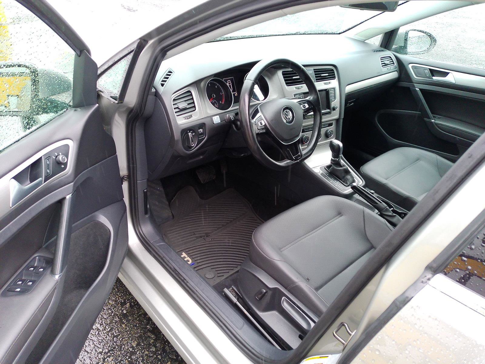 Used 2015 Volkswagen Golf TDI S FWD image 4