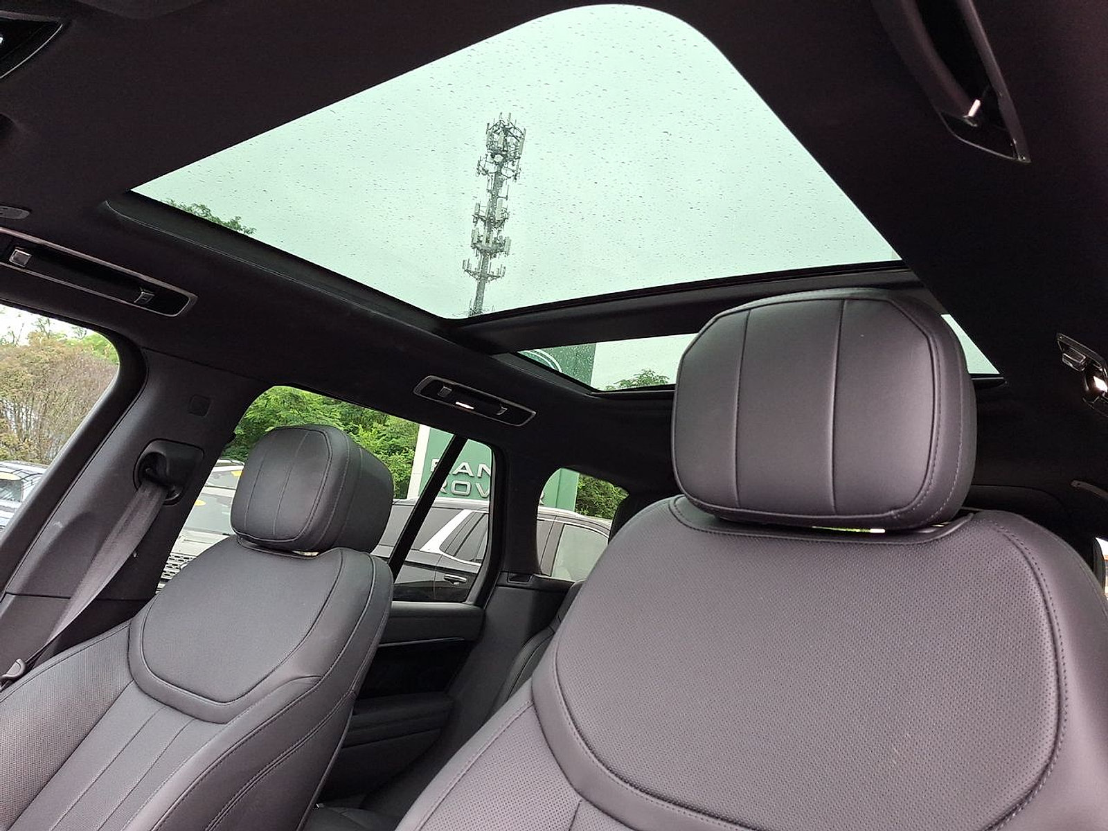 Certified 2025 Land Rover Range Rover SE AWD/4WD image 25