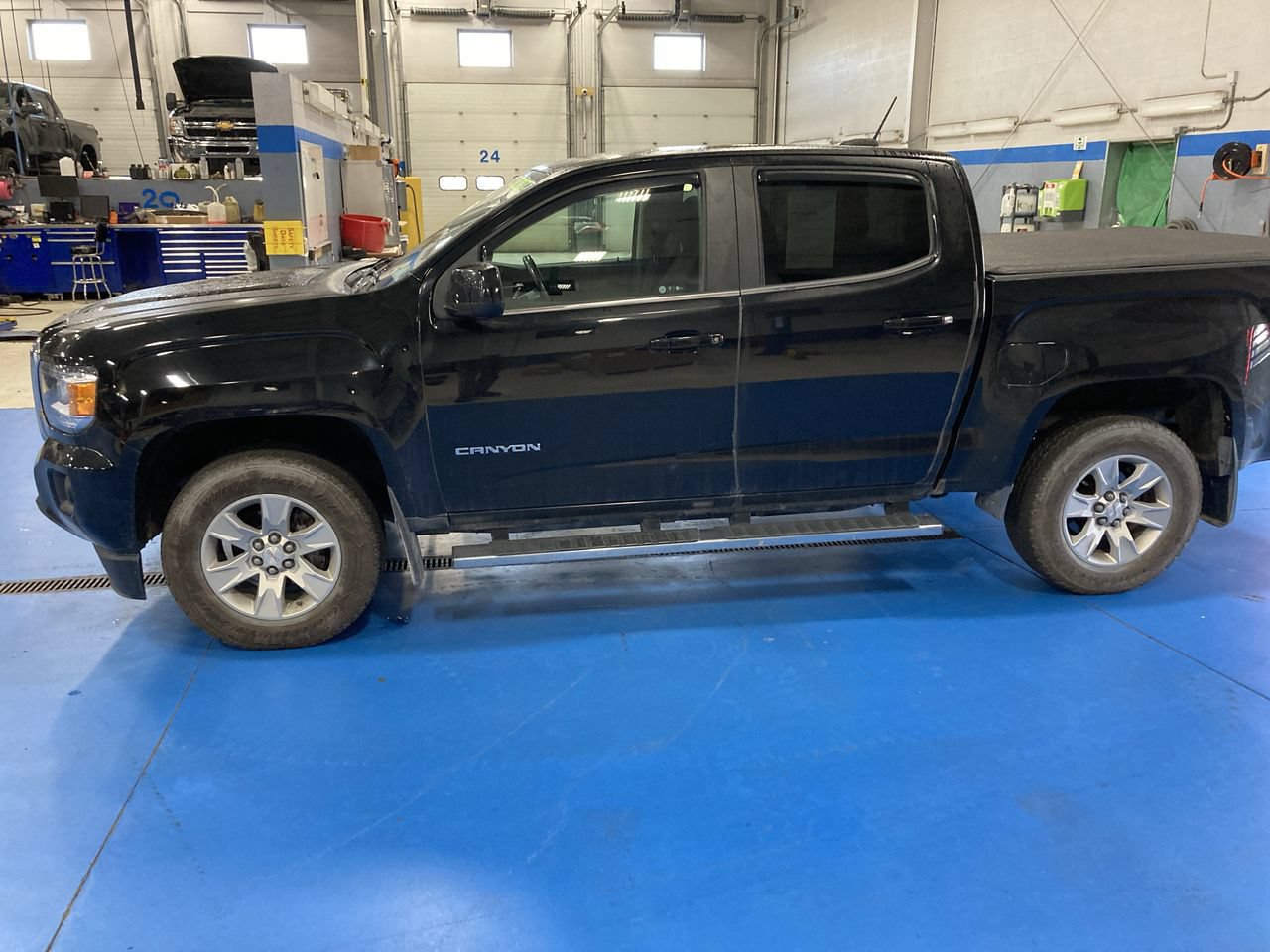 Used 2016 GMC Canyon SLE w/ Trailering Package AWD/4WD image 4
