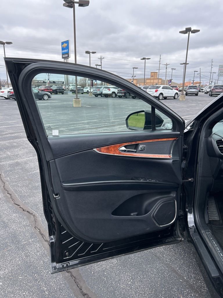 Used 2019 Lincoln Nautilus Select image 28