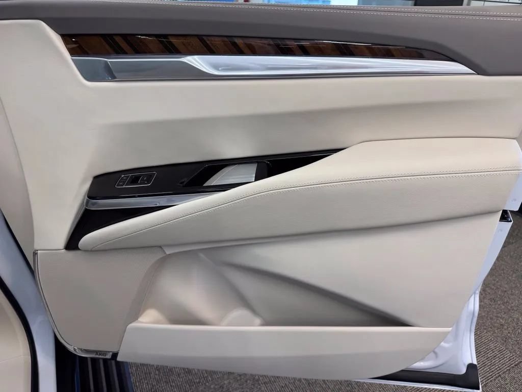New 2027 Cadillac Escalade Platinum Sport w/ LPO, Floor Liner Package AWD/4WD image 14