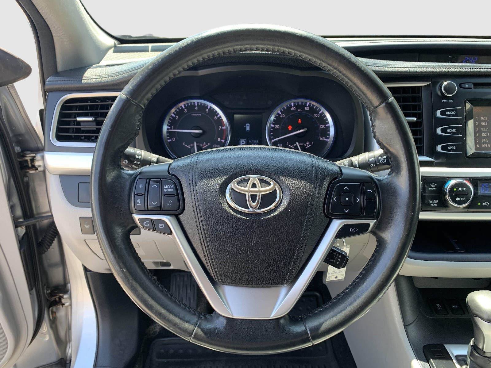 Used 2015 Toyota Highlander Plus AWD/4WD image 14