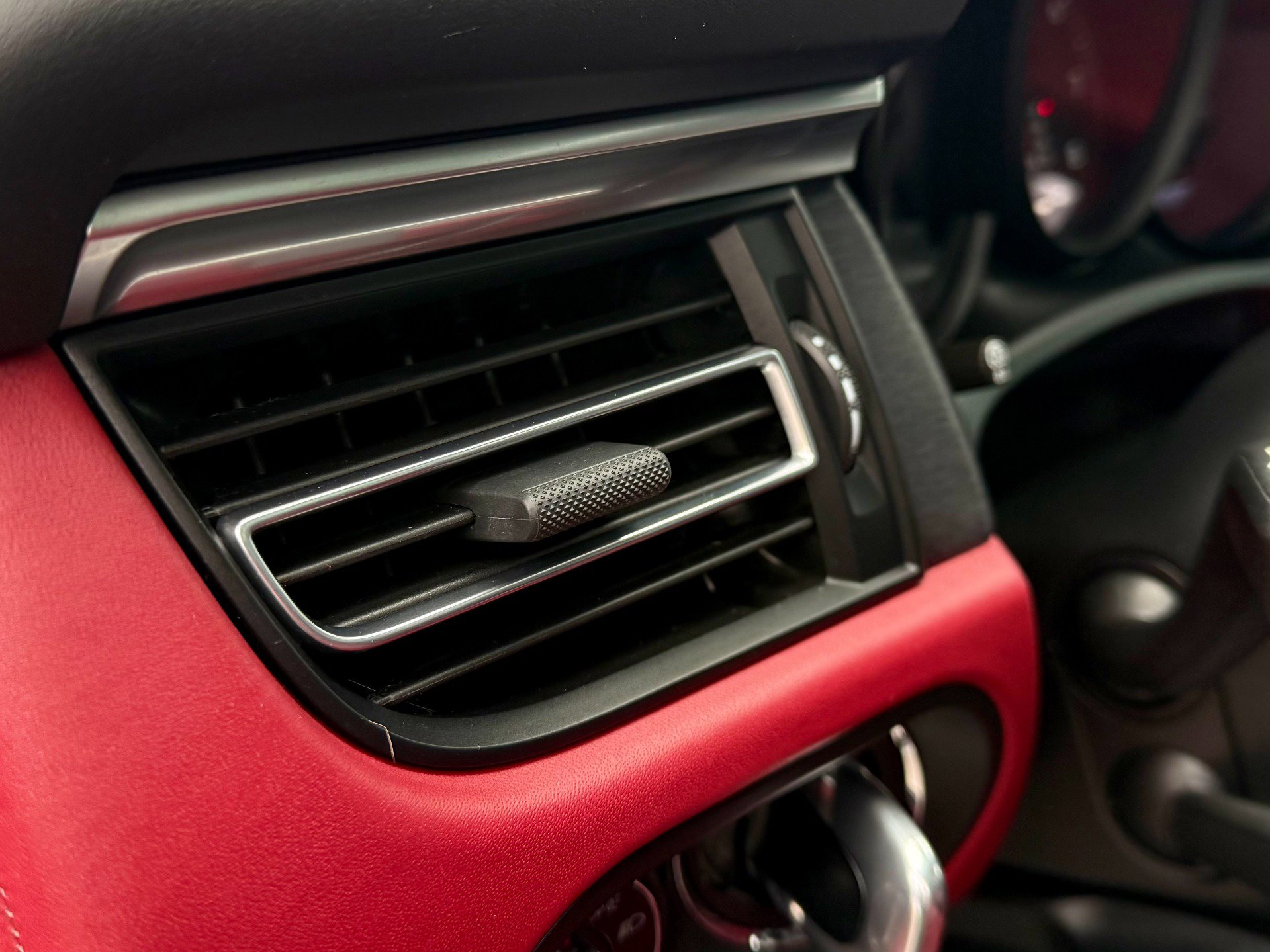 Used 2023 Porsche Macan GTS image 13