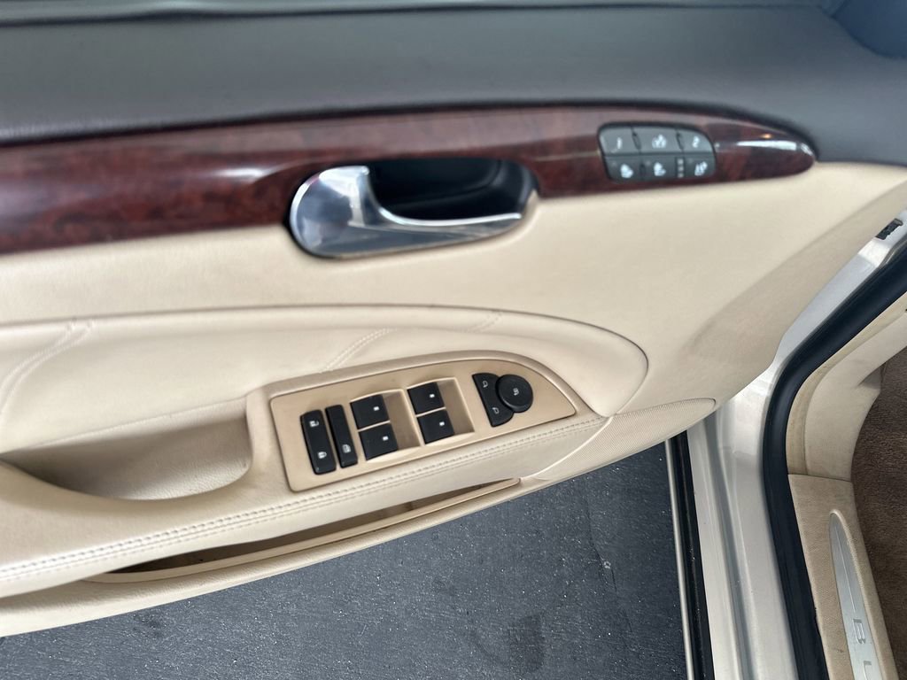 Used 2007 Buick Lucerne CXL w/ Luxury Package FWD image 12