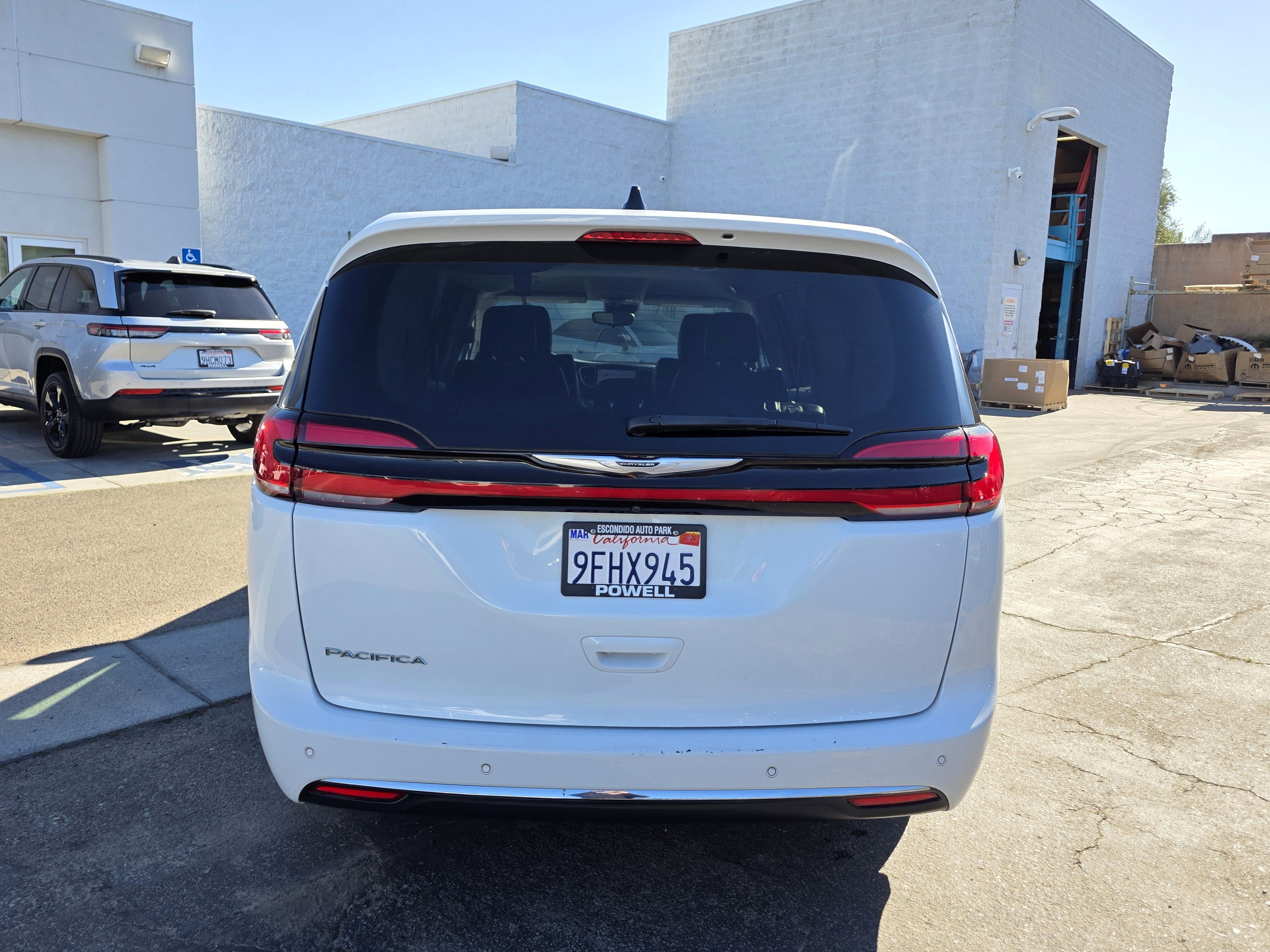 Certified 2023 Chrysler Pacifica Touring-L image 4
