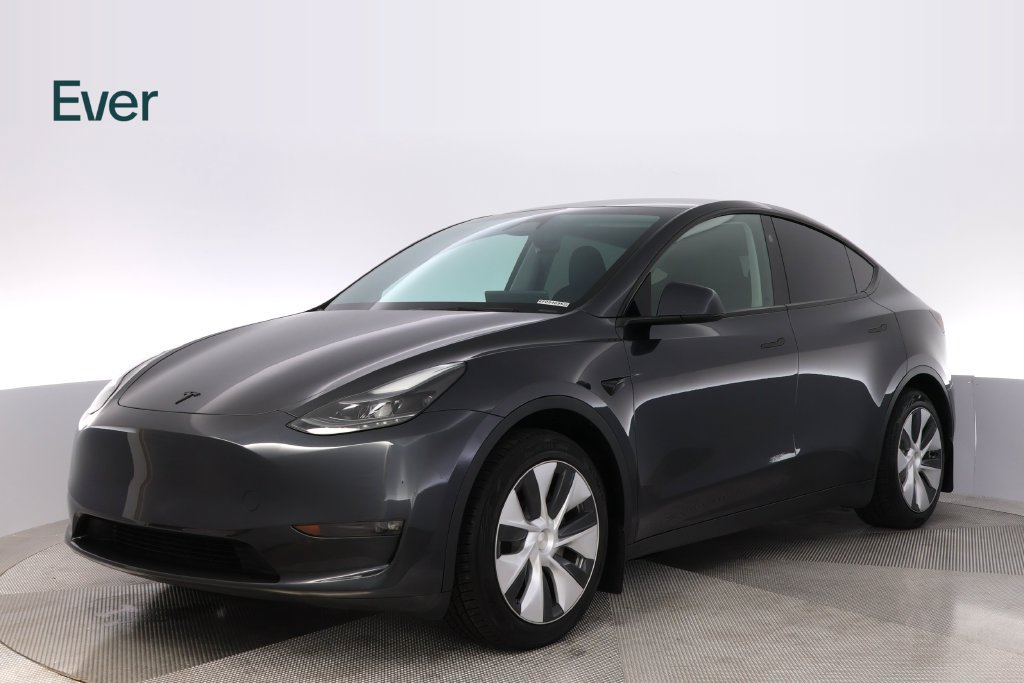 Used 2024 Tesla Model Y Long Range AWD/4WD image 2