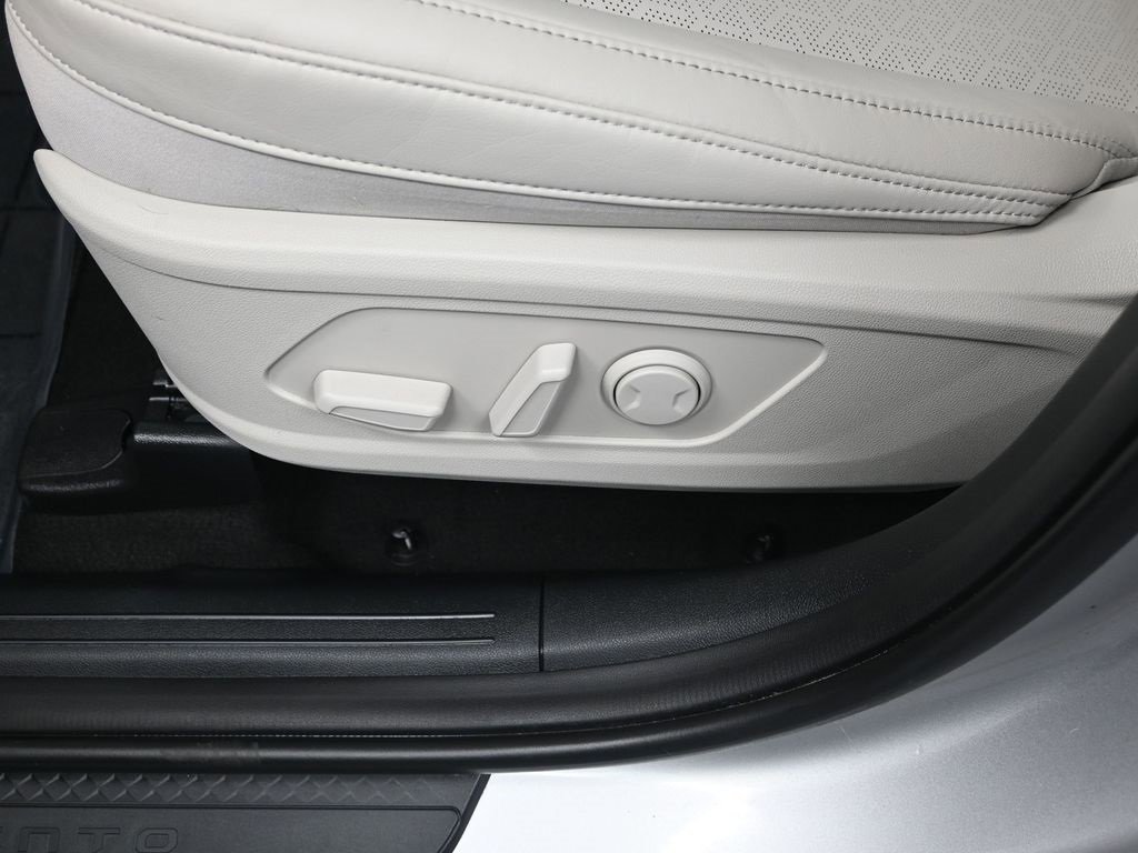 Certified 2024 Kia Sorento EX image 12