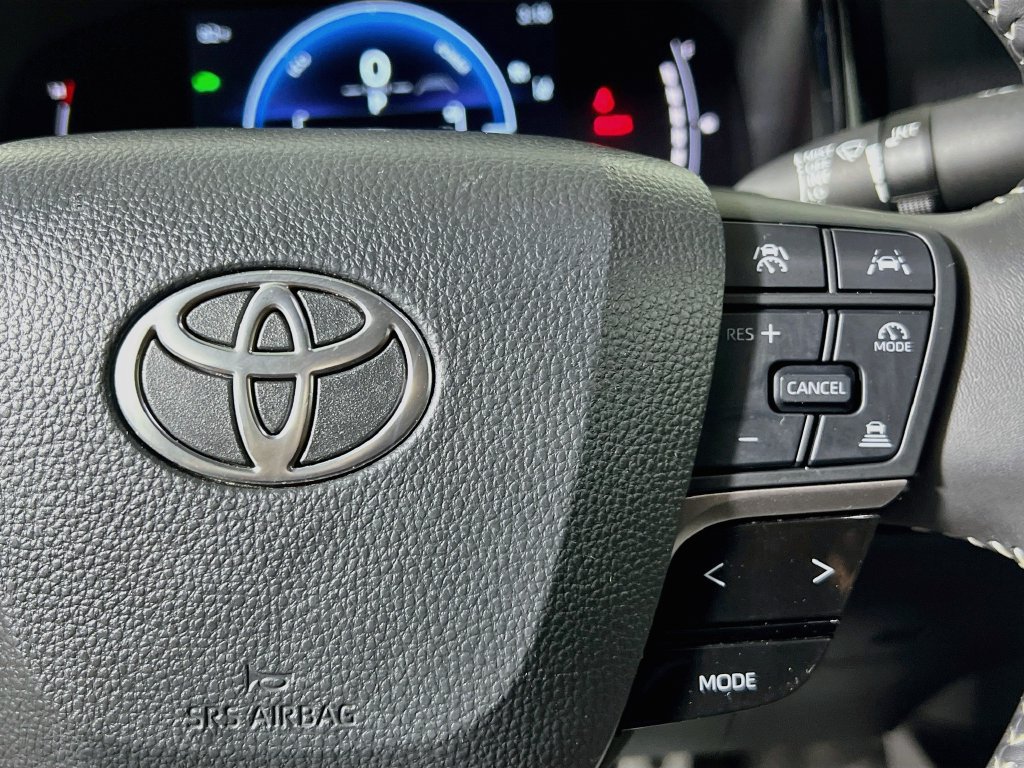 Used 2025 Toyota Camry SE FWD image 17