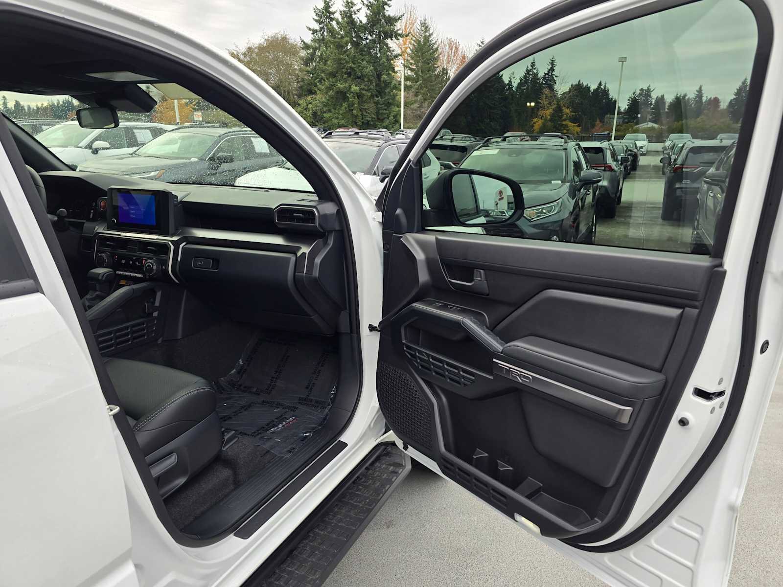 Certified 2025 Toyota 4Runner TRD Off-Road image 10