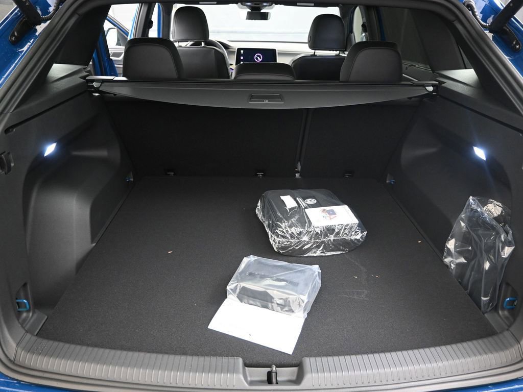 Used 2025 Volkswagen Atlas Cross Sport SEL R-Line image 18