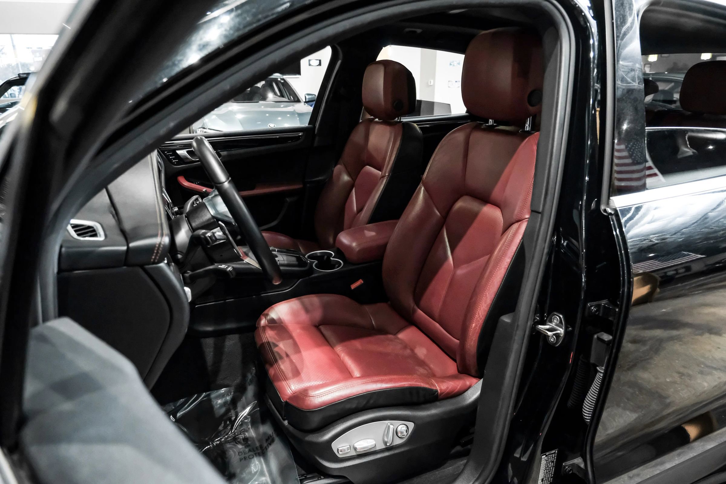 Used 2017 Porsche Macan S image 33