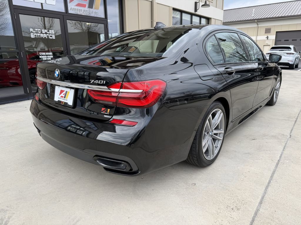 Used 2019 BMW 740i xDrive w/ M Sport Package image 8