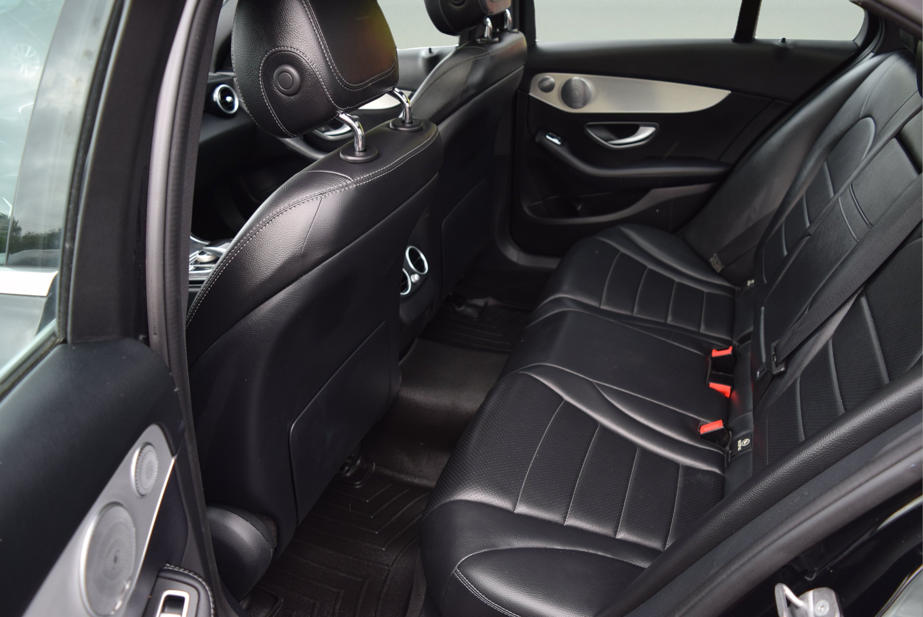 Used 2018 Mercedes-Benz C 300 4MATIC Sedan image 8