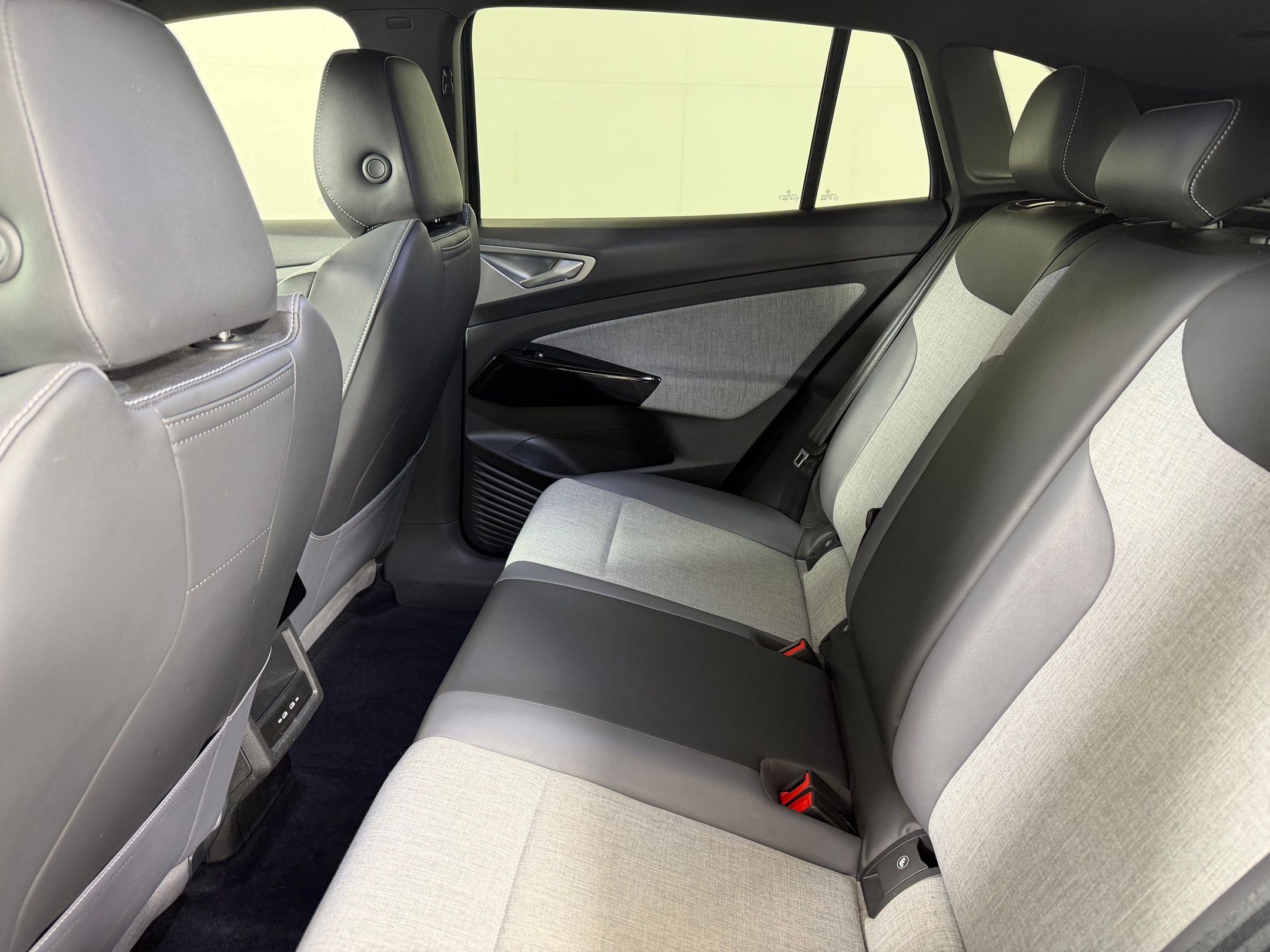 Used 2025 Volkswagen ID.4 Pro RWD image 21