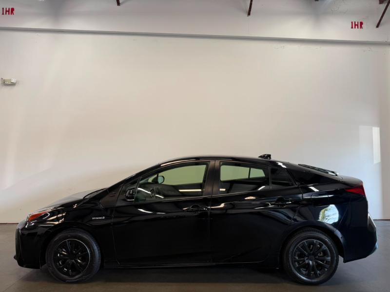 Used 2022 Toyota Prius LE FWD image 3