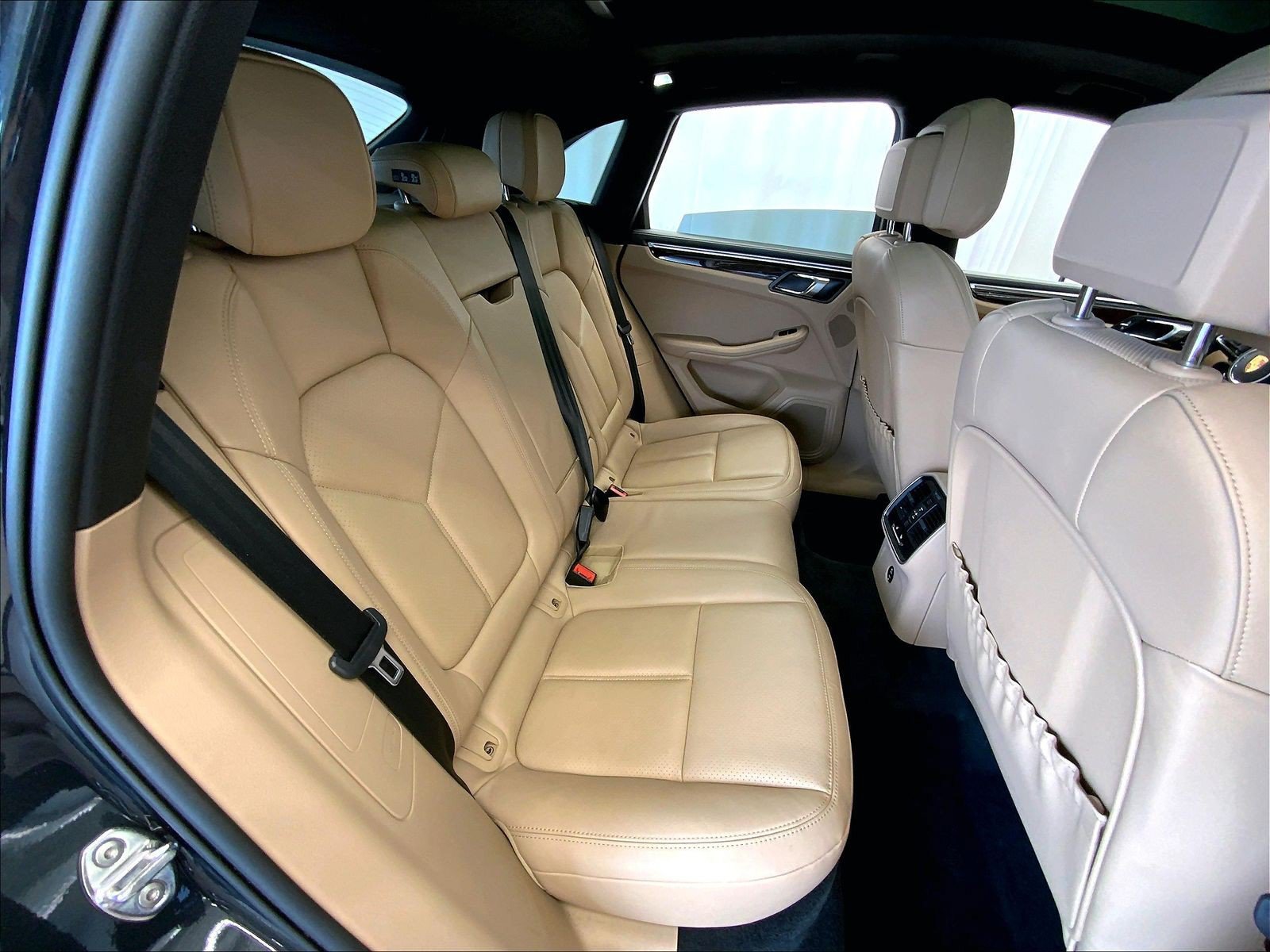 Certified 2024 Porsche Macan AWD/4WD image 23