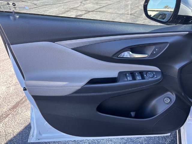 Used 2025 Buick Envista Avenir FWD image 11