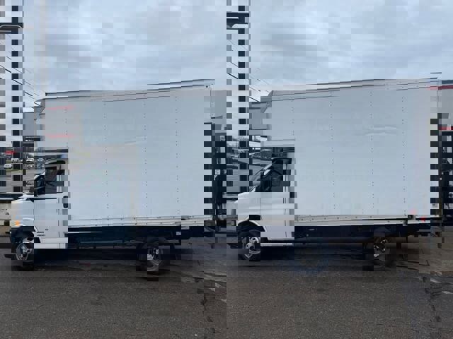 Used 2018 Chevrolet Express 4500 Extended w/ Driver Convenience Package RWD image 1