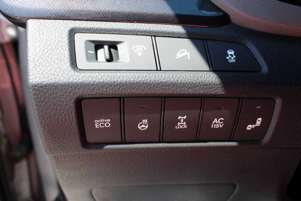 Used 2015 Hyundai Santa Fe Limited w/ Option Group 04 AWD/4WD image 14