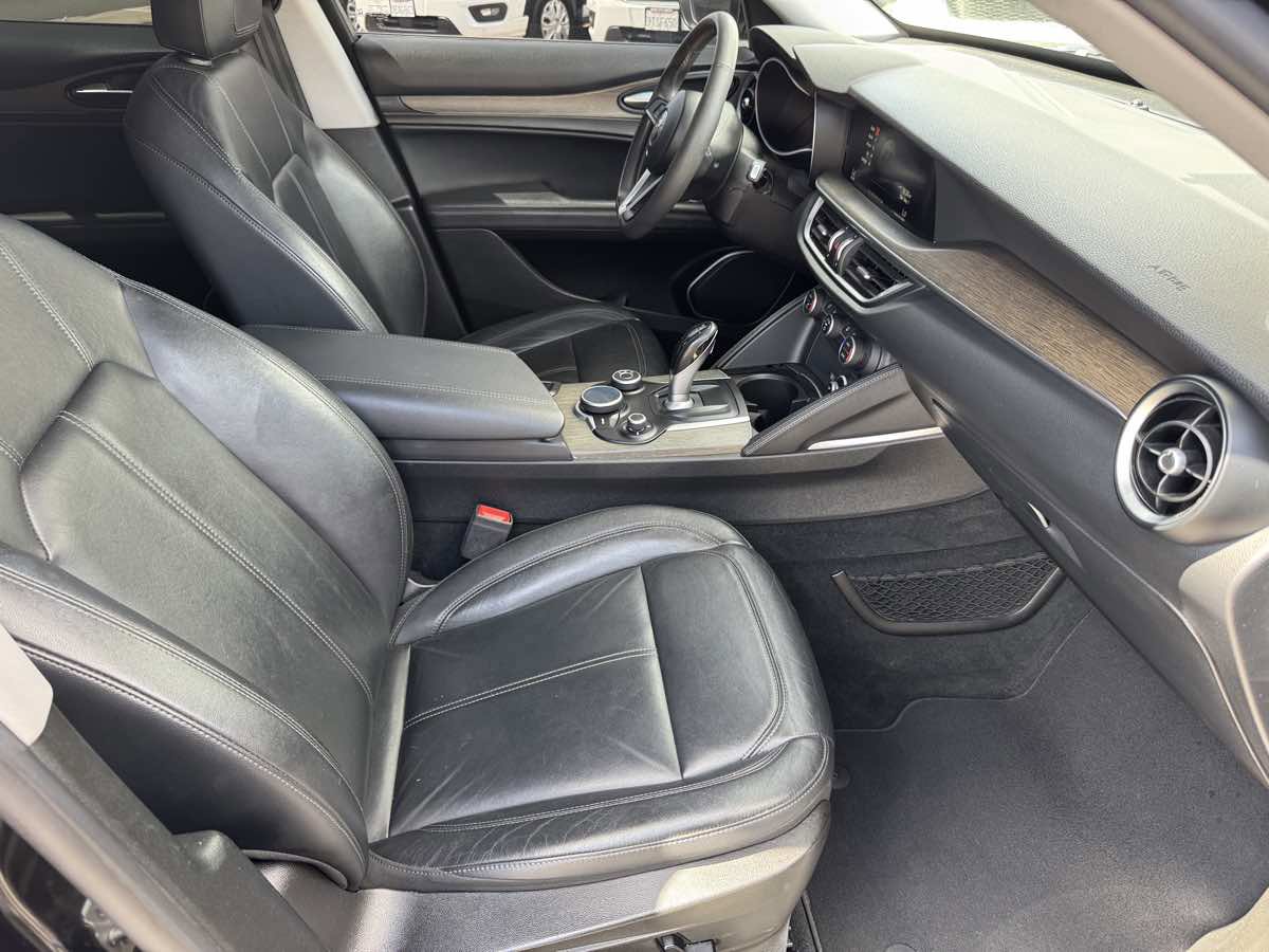 Used 2018 Alfa Romeo Stelvio Ti image 18