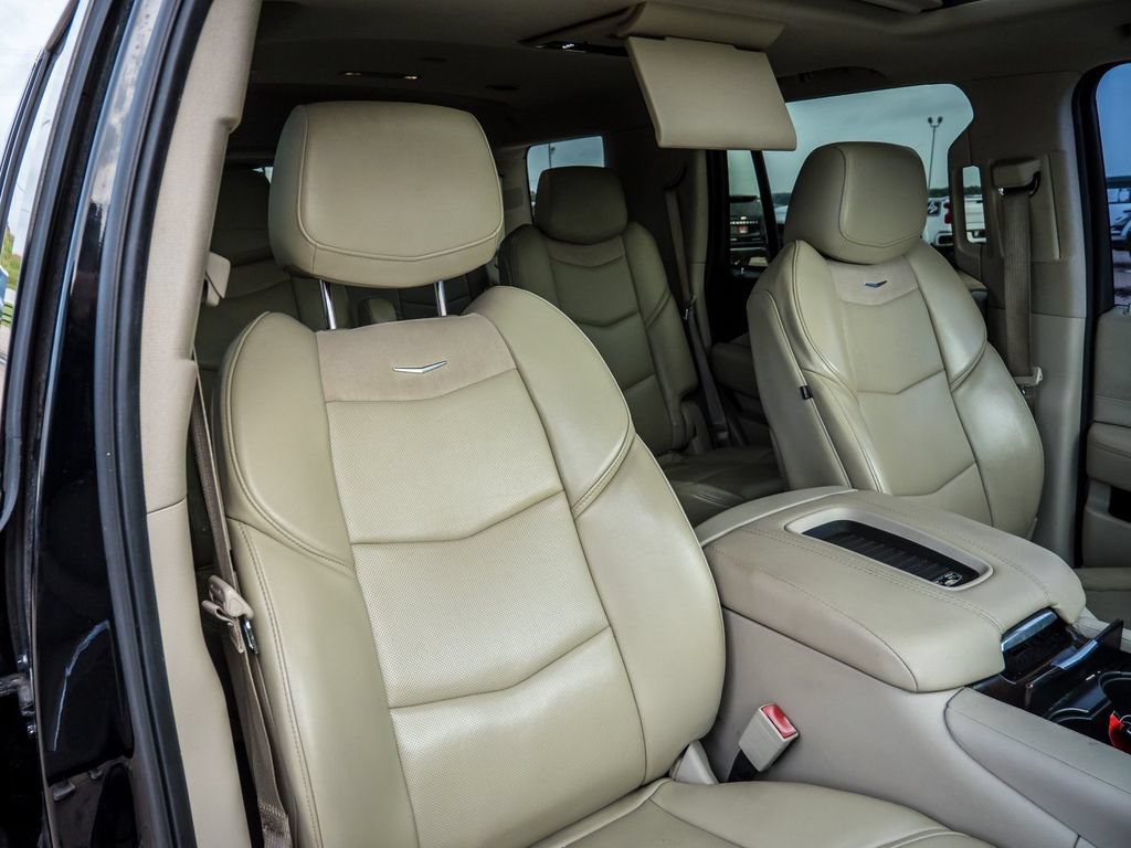 Used 2018 Cadillac Escalade Luxury RWD image 14
