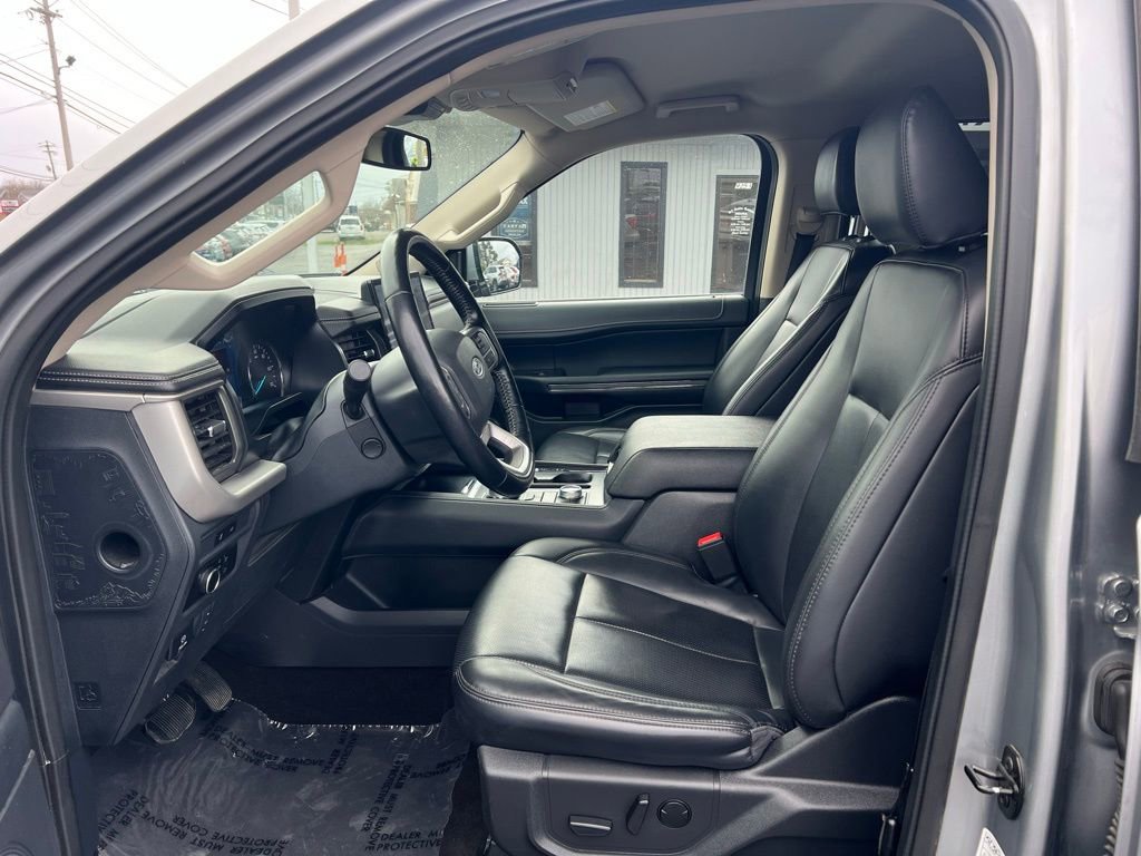 Used 2023 Ford Expedition Max XLT image 9