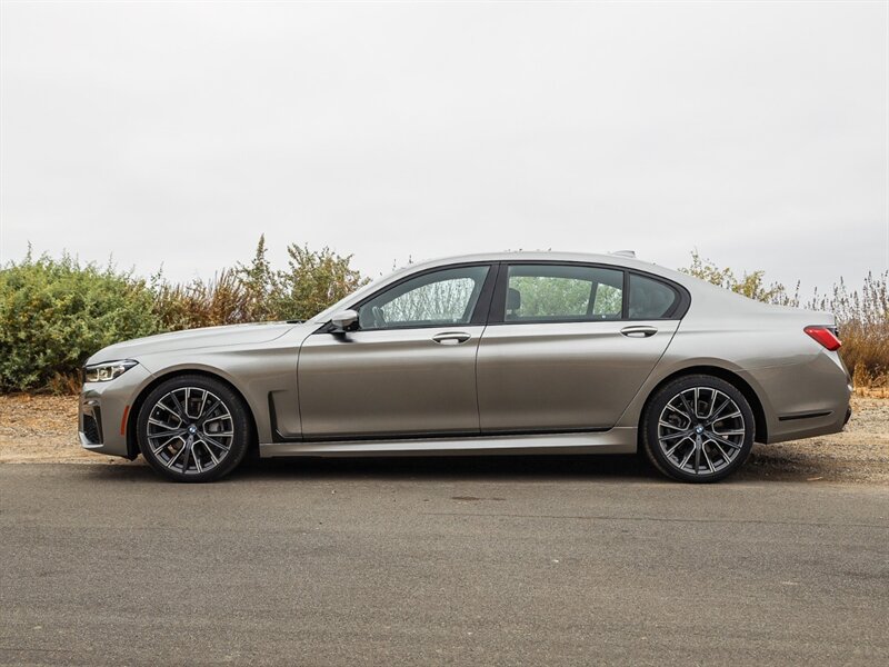 Used 2021 BMW 740i w/ M Sport Package RWD image 4