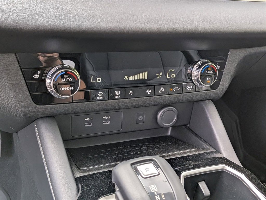 New 2025 Mitsubishi Outlander SE image 21