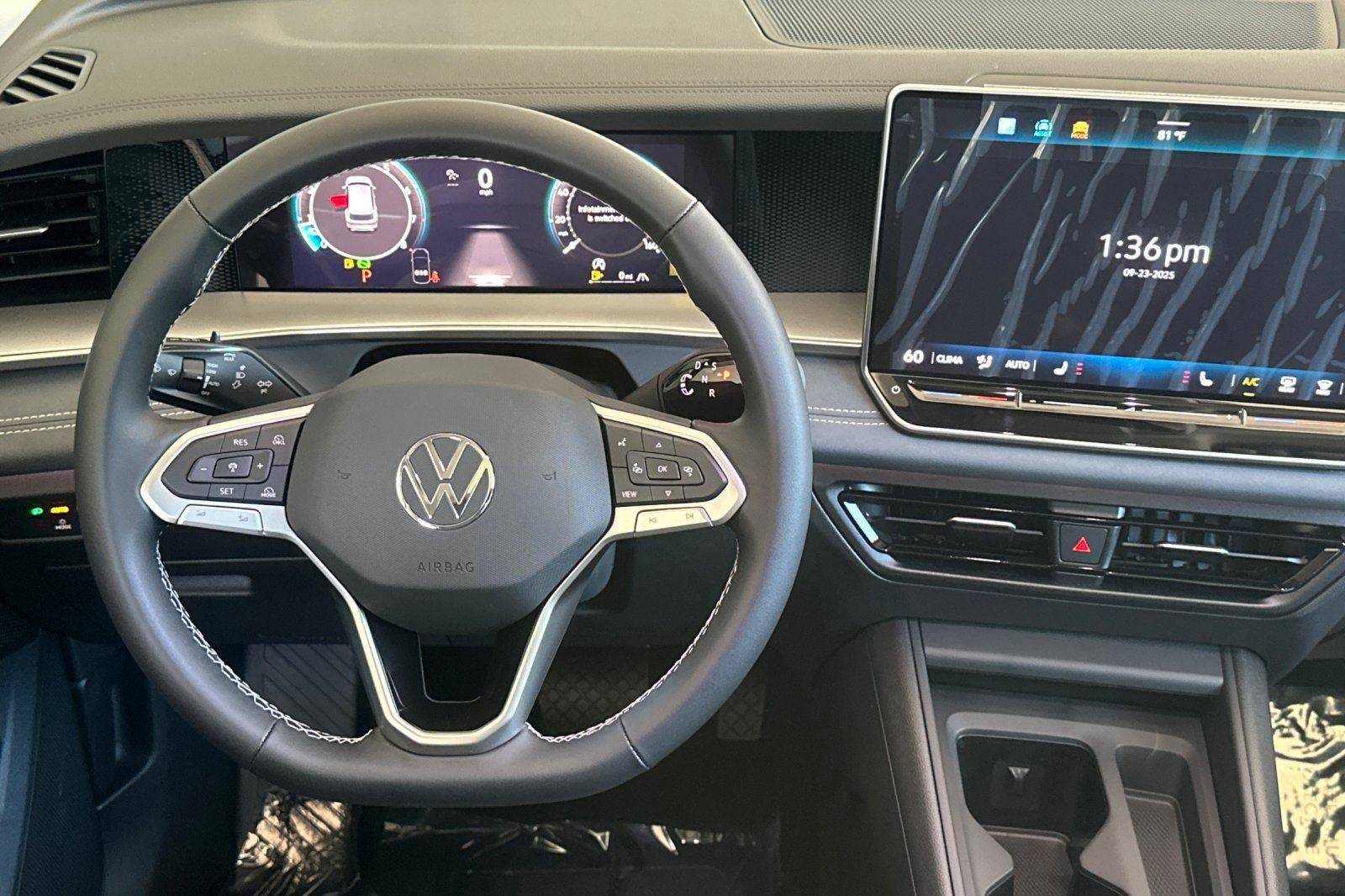 New 2025 Volkswagen Tiguan SE image 13