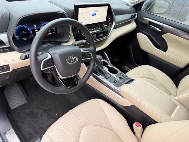Used 2023 Toyota Highlander Platinum FWD image 10