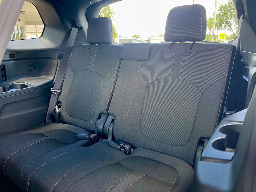 Used 2025 Honda Pilot Sport image 13