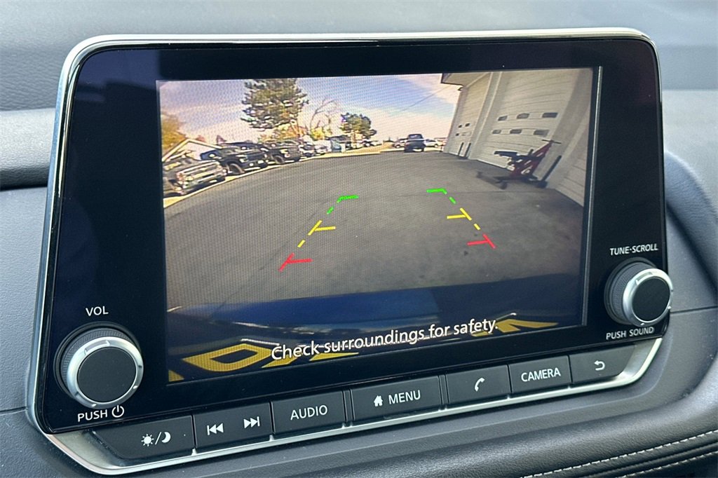 Used 2025 Nissan Rogue SV image 21