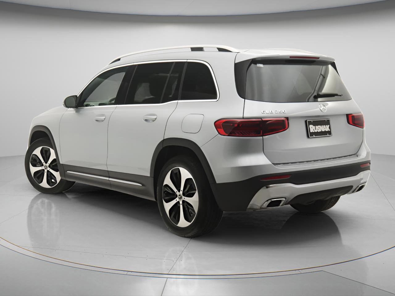 New 2026 Mercedes-Benz GLB 250 image 2