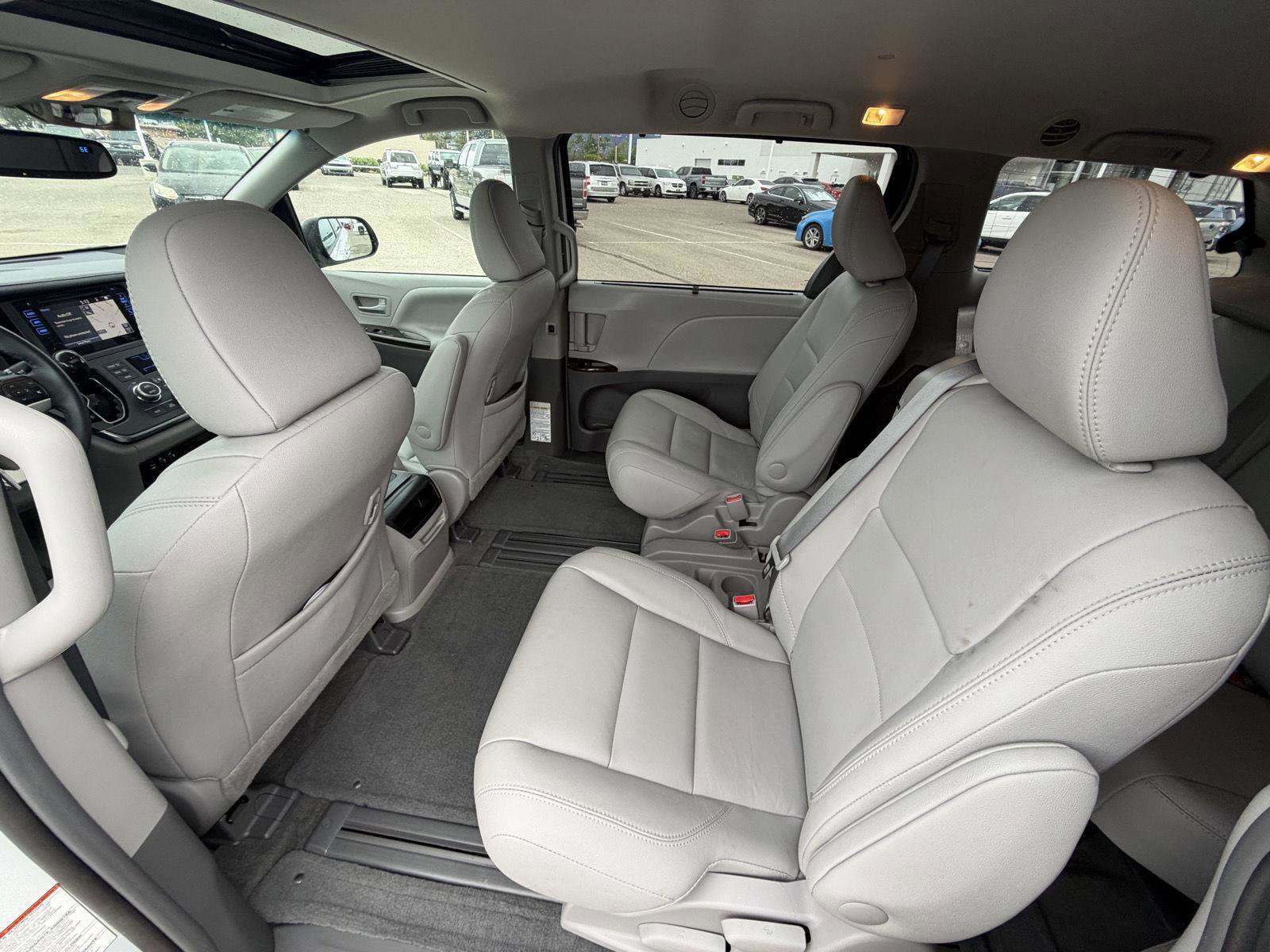 Used 2017 Toyota Sienna XLE w/ XLE Navigation Package FWD image 18
