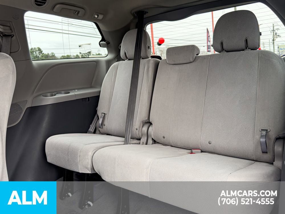 Used 2020 Toyota Sienna L image 18