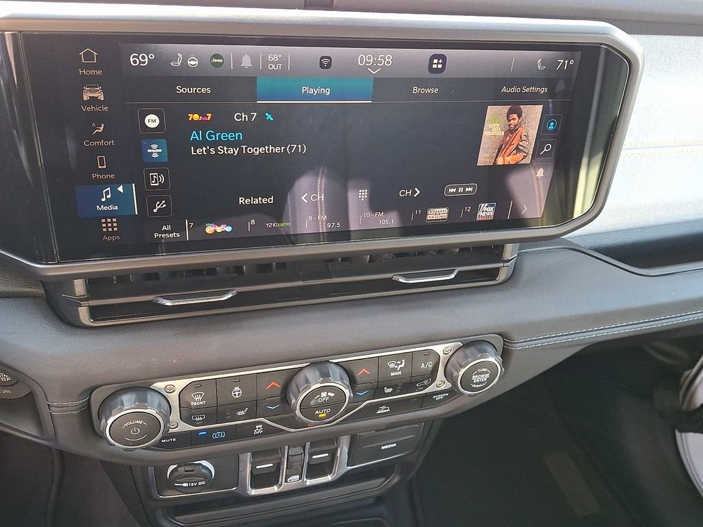 Used 2025 Jeep Wrangler Unlimited Sahara image 18