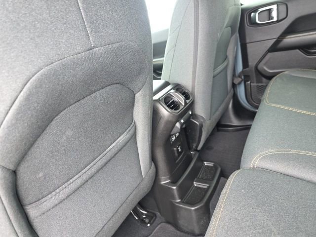 Used 2025 Jeep Wrangler Unlimited Sahara w/ Safety Group image 35