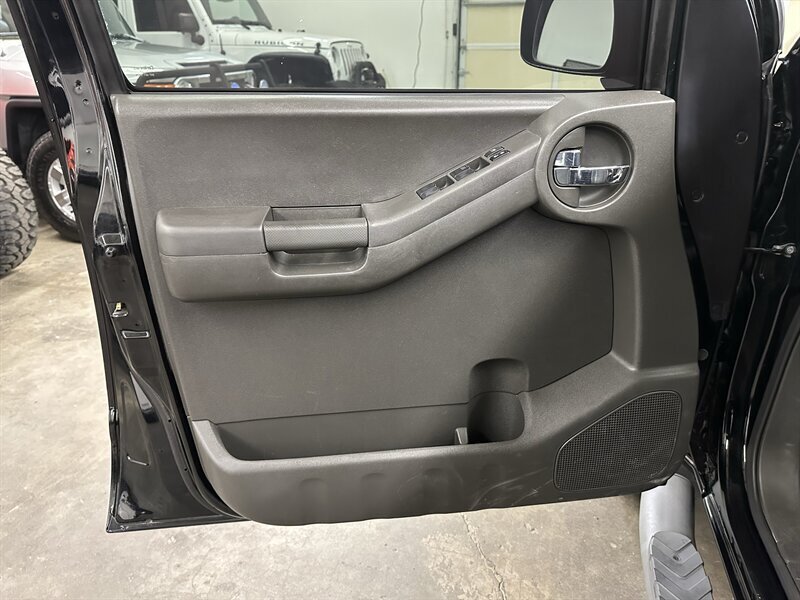 Used 2011 Nissan Xterra PRO-4X w/ Pro-4x Leather Pkg AWD/4WD image 27