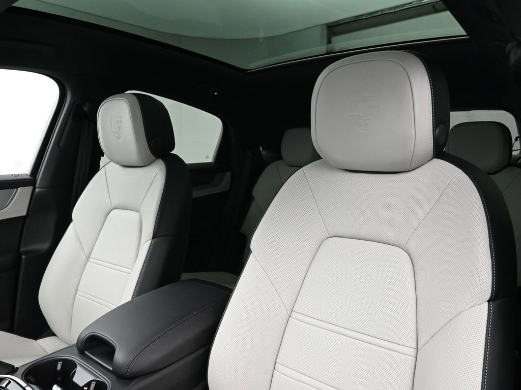 New 2026 Porsche Cayenne E-Hybrid Coupe image 5