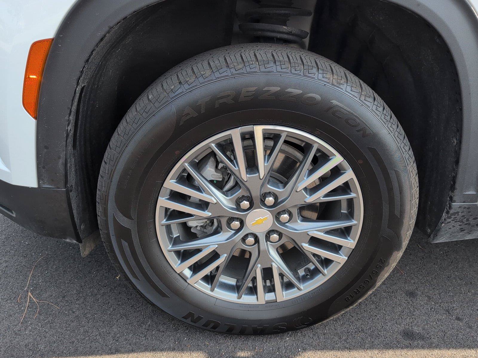 Certified 2025 Chevrolet Traverse LT AWD/4WD image 11