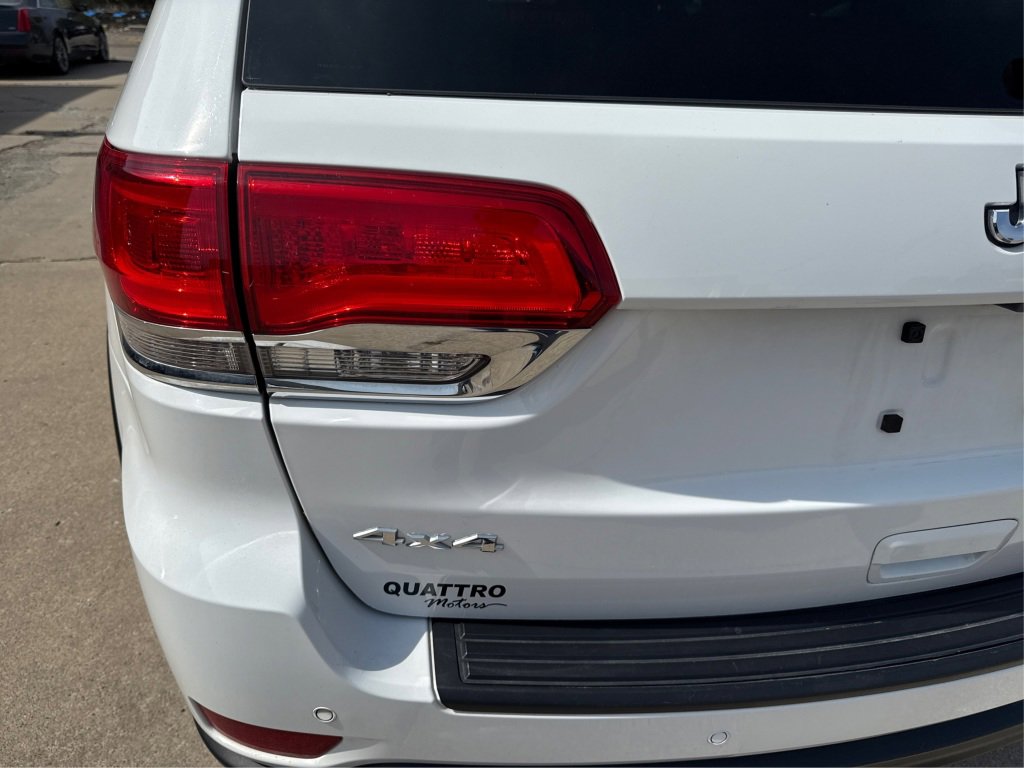 Used 2018 Jeep Grand Cherokee Laredo image 23