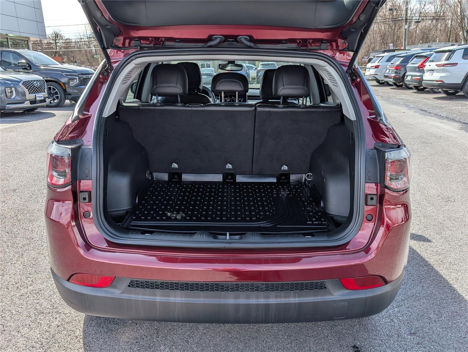 Used 2022 Jeep Compass Latitude image 12